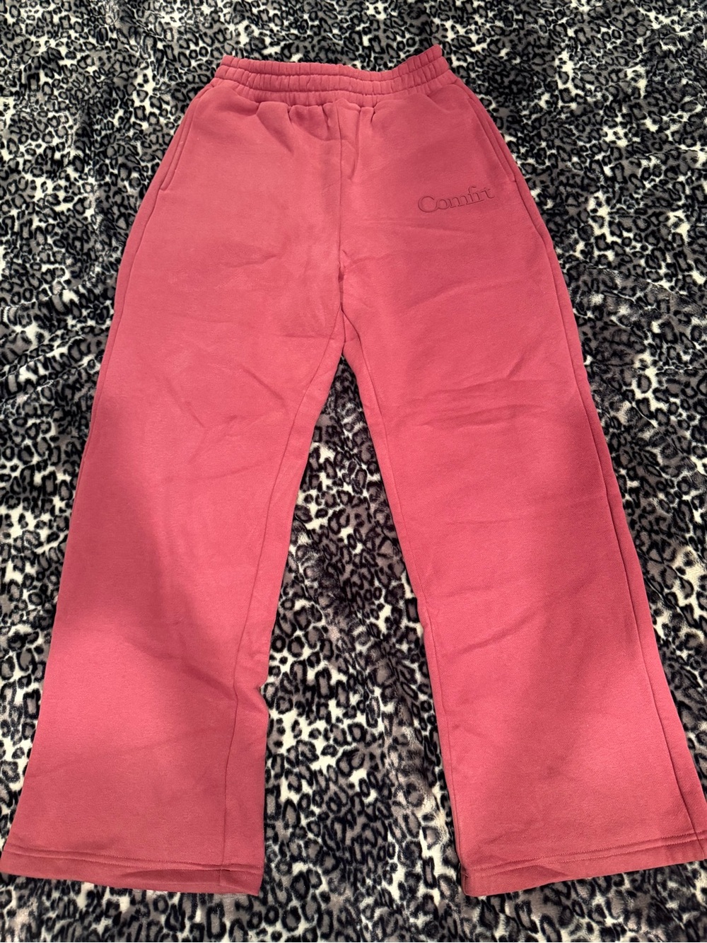 Comfrt Minimalist straight leg sweatpants
